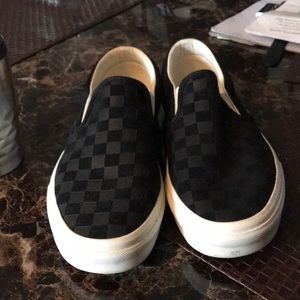 Vans women’s 9 1/2 and men 8.
